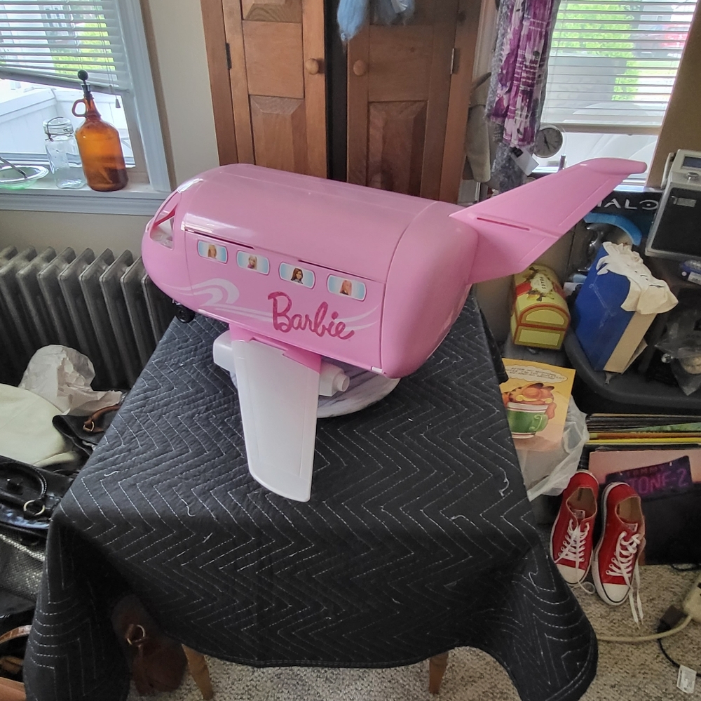 Barbie Glamour Jet - Picture 8 of 16